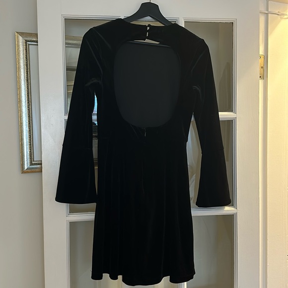 Bardot Black Velvet Mini Dress - Picture 1 of 2